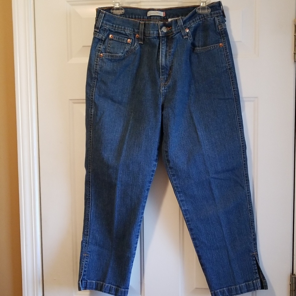Levi Classic Capri red tab